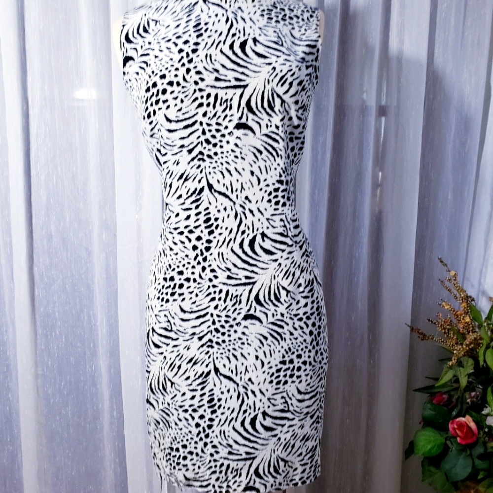 Emma James petite  black/white dress
